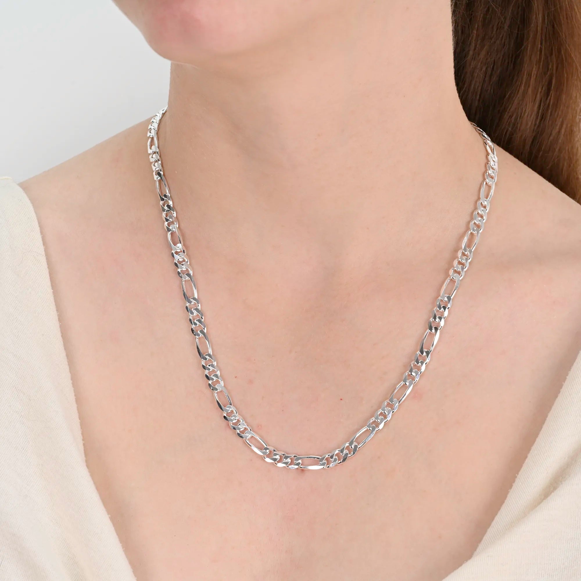 Side view of Figaro silver chain 4.6mm