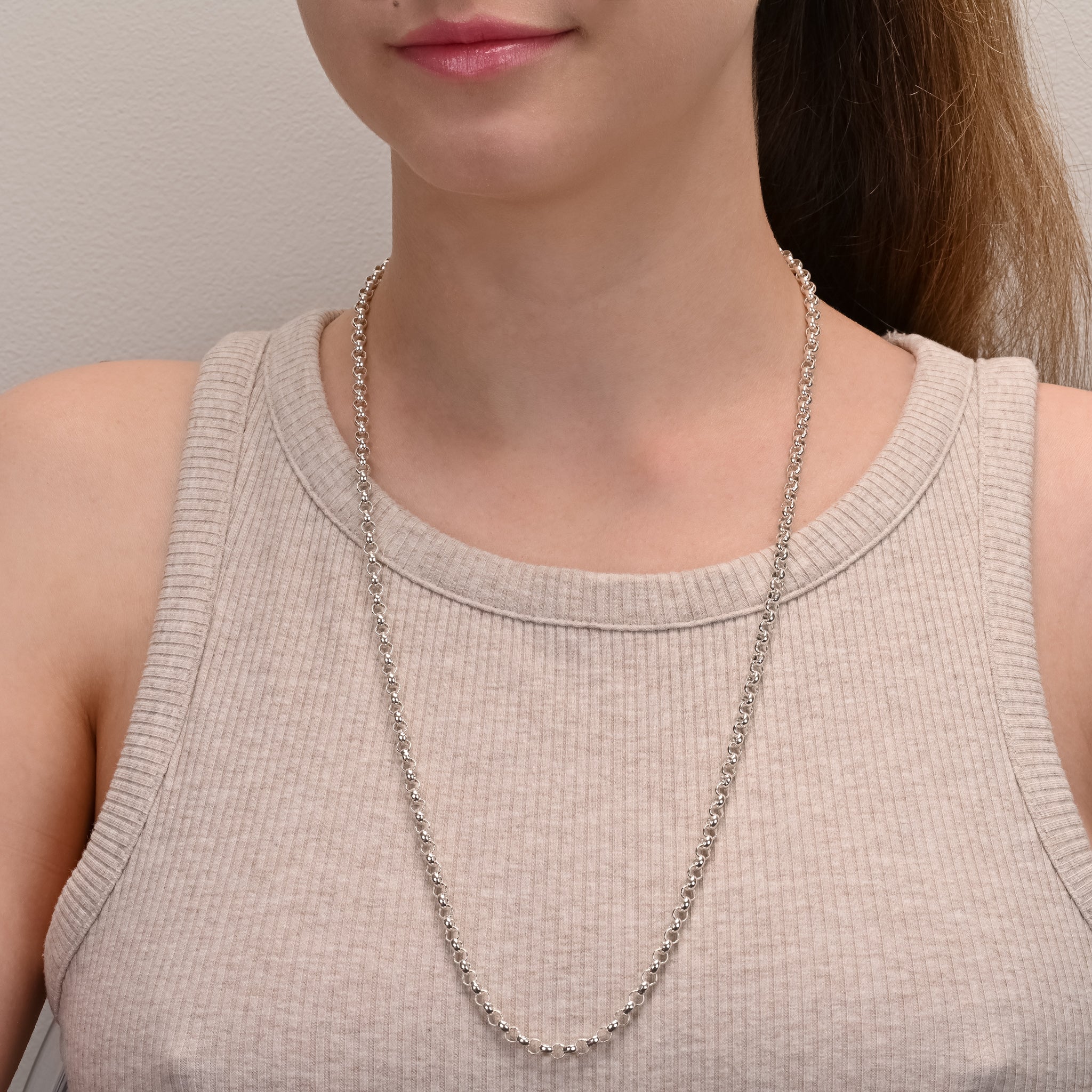 Close-up detail of Silver belcher chain with large links 4.5mm