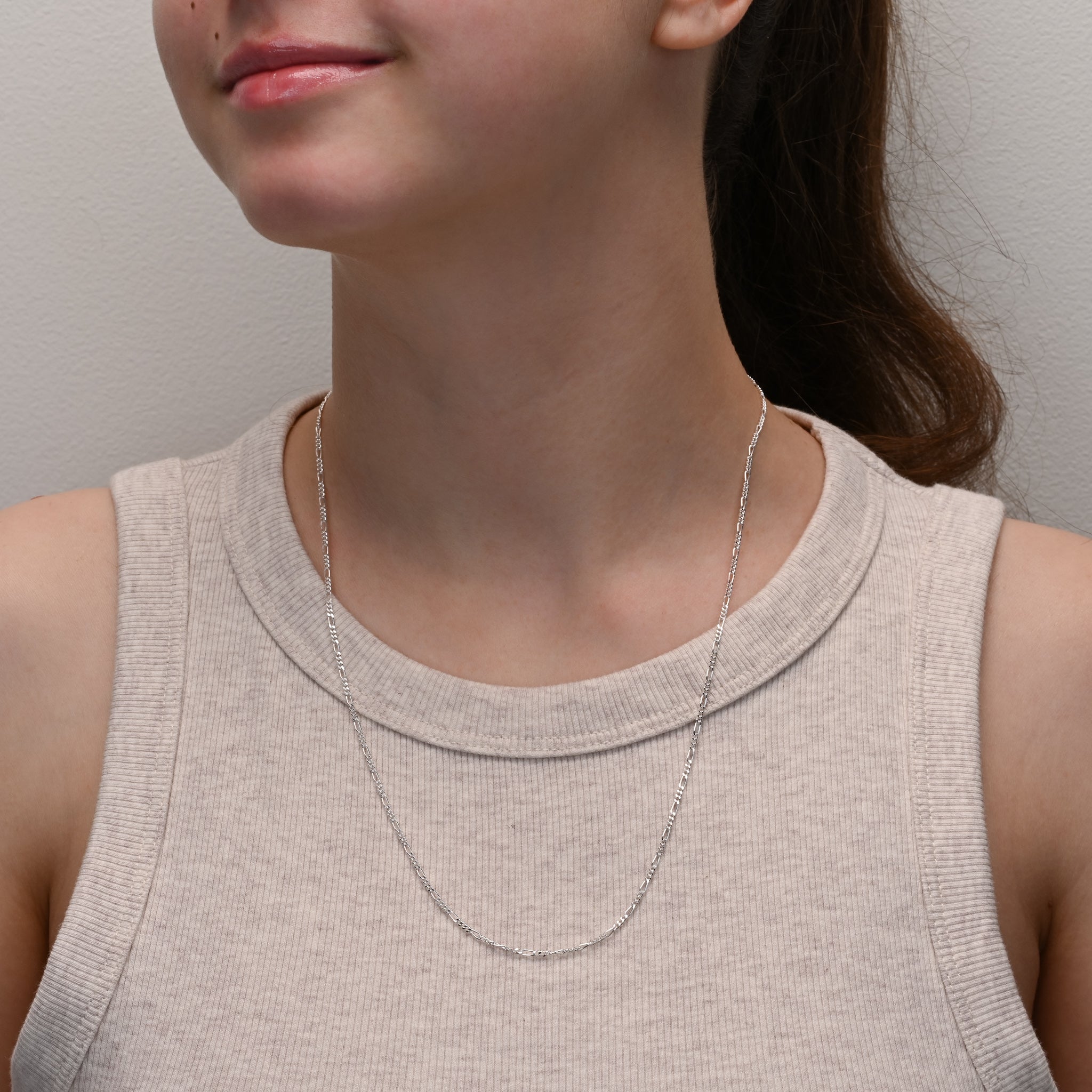 Side view of Figaro silver chain 1.7mm