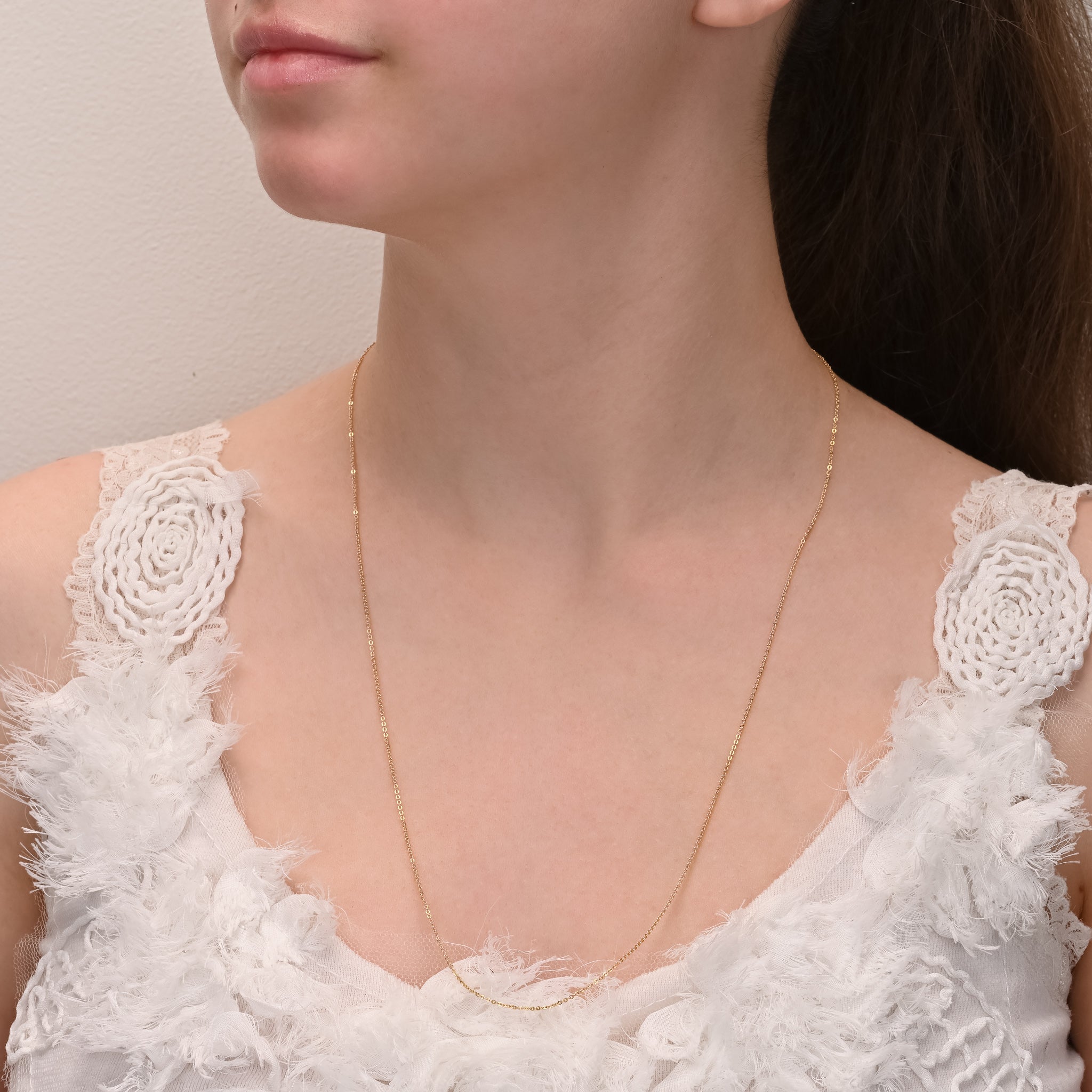 Alternate angle of Gold cable chain 0.7