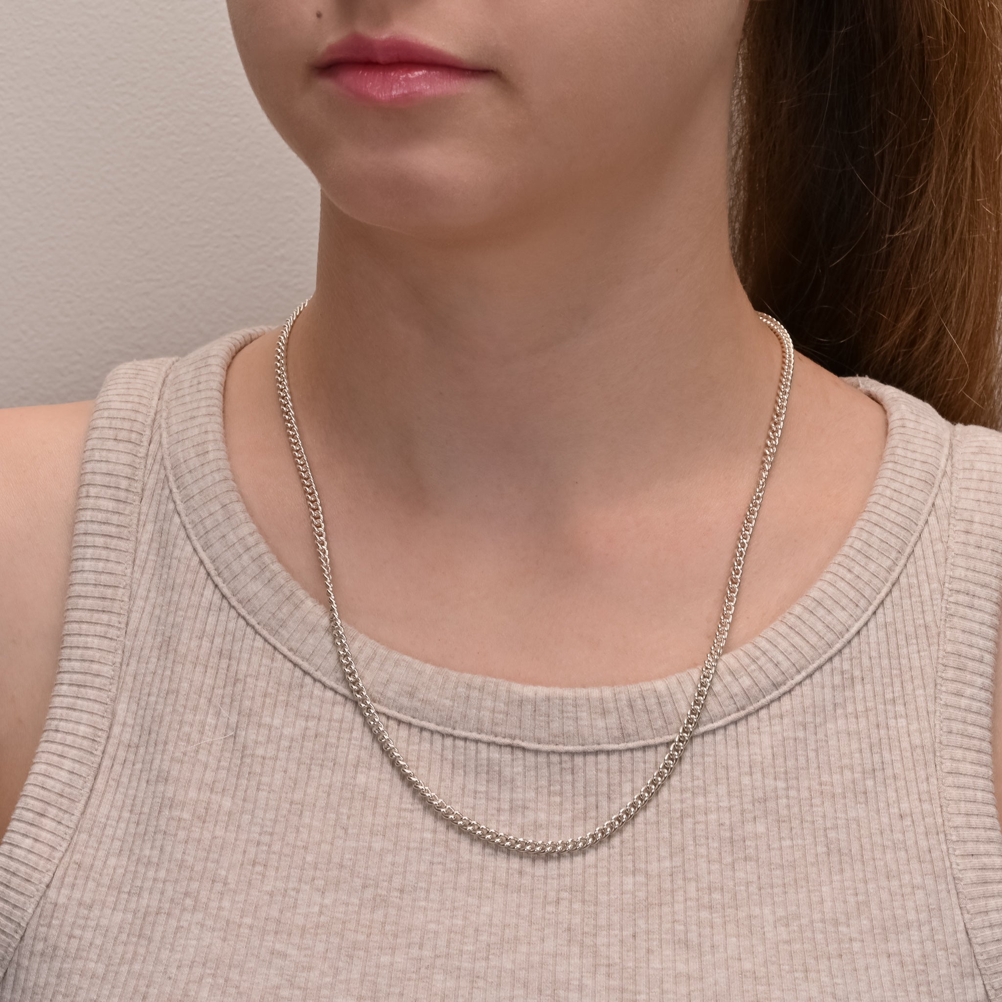Alternate angle of Close curb silver chain 3.5mm
