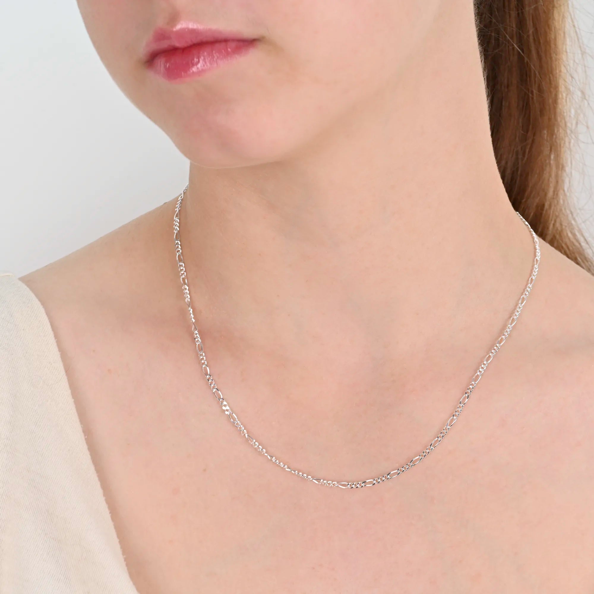 Side view of Figaro silver chain 2.2mm