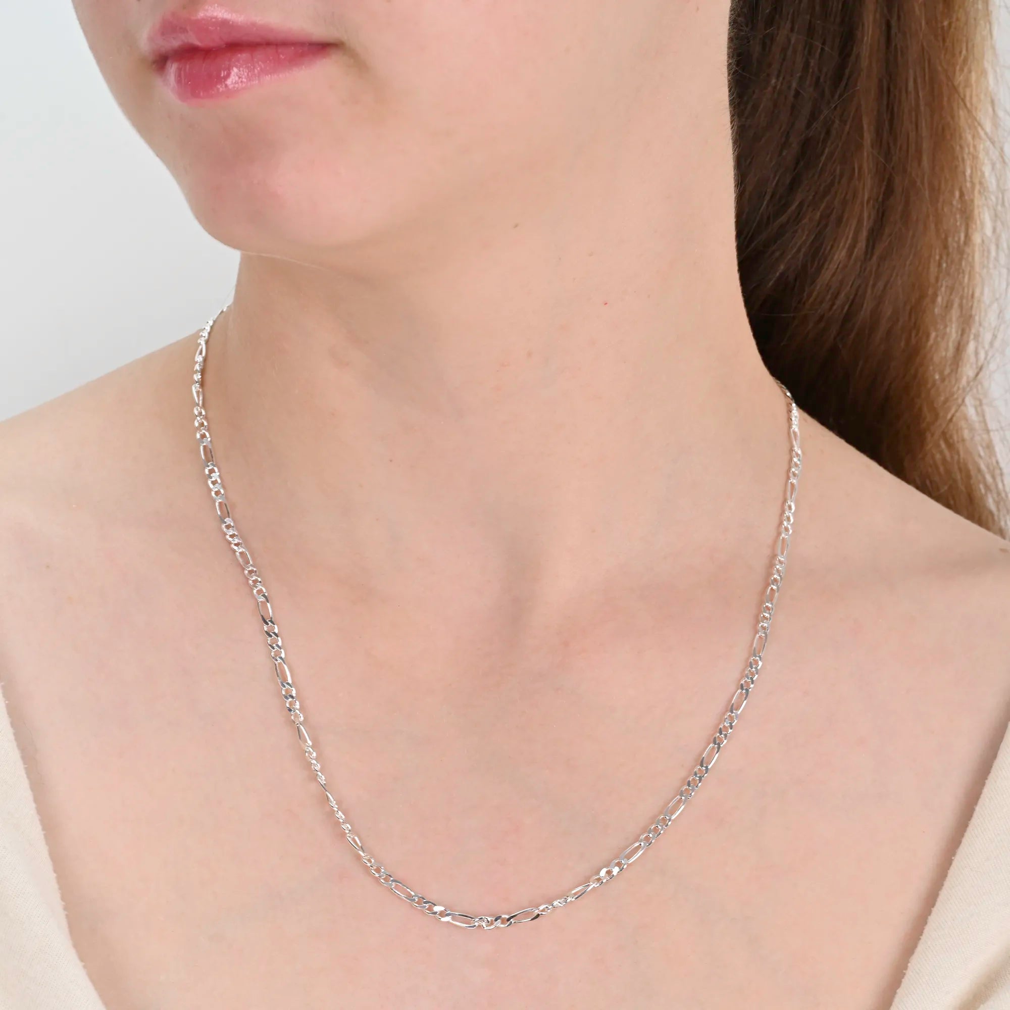 Side view of Figaro silver chain 3mm